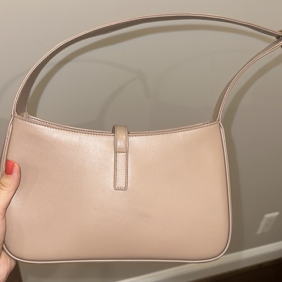 CASSANDRE HOBO BAG FEATURING A CASSANDRE HOOK CLOSURE. - Picture 4 of 6